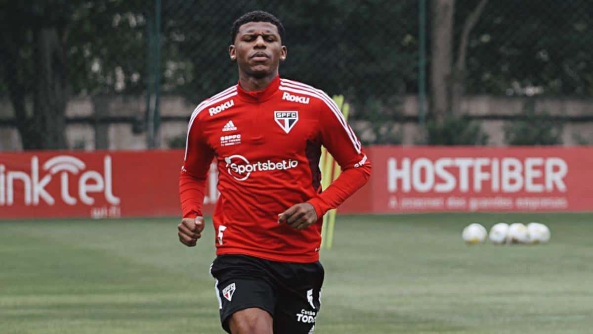 Roger Machado confirmó la salida de Robert Arboleda del Sao Paulo