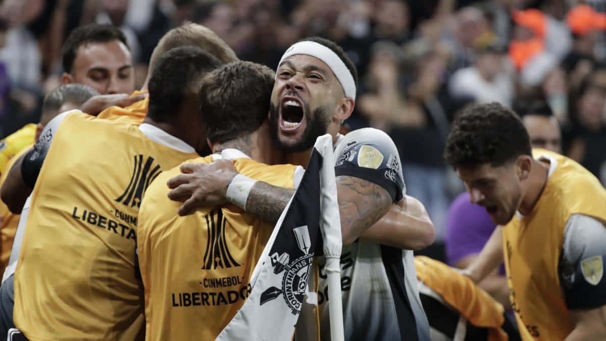 Corinthians revalida la continuidad de Memphis Depay: firma hasta julio de 2028