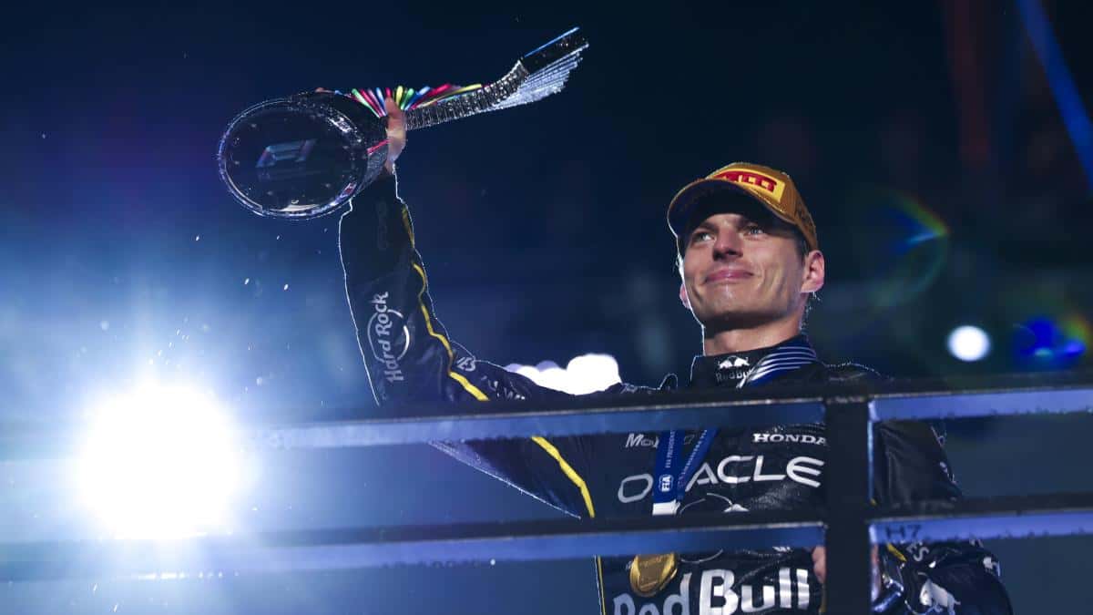 Max Verstappen renueva con Red Bull hasta finales de 2030 y cierra los rumores