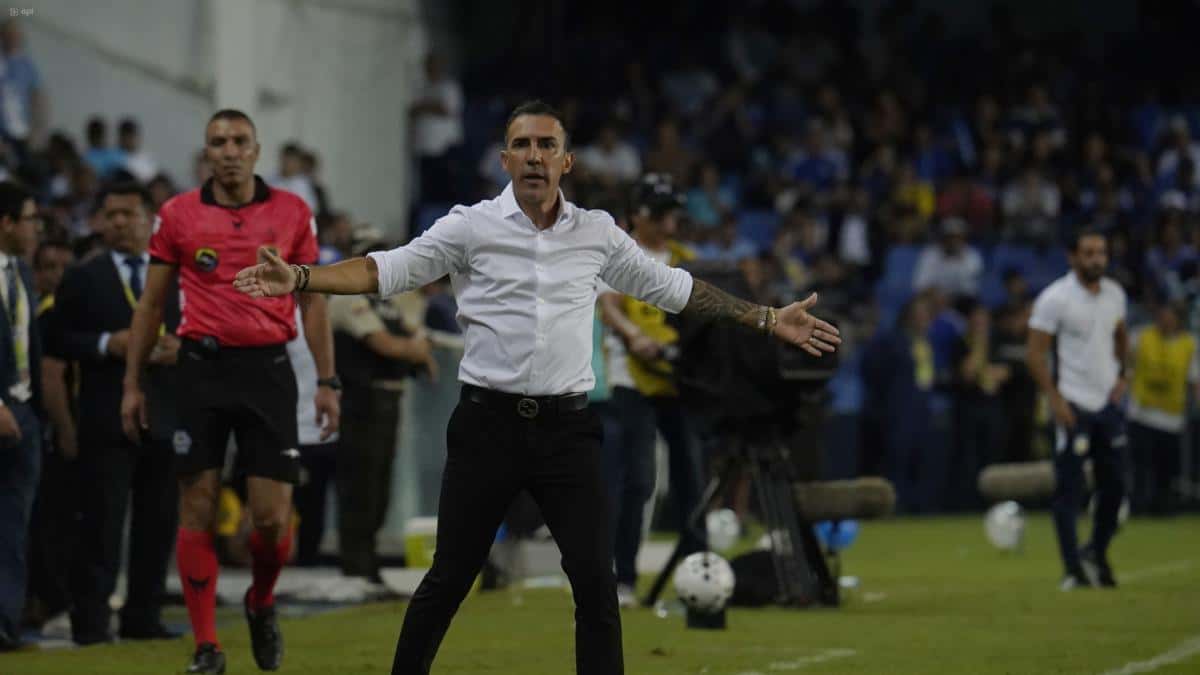 Emelec acelera la búsqueda de DT tras la salida inminente de Vicente Sánchez