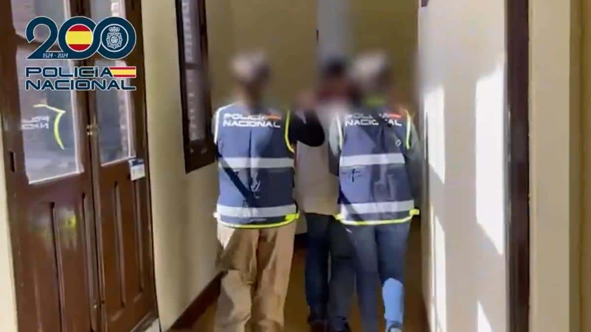 Detienen en Madrid a un hombre por estafar a jóvenes futbolistas sudamericanos con promesas de clubes en España