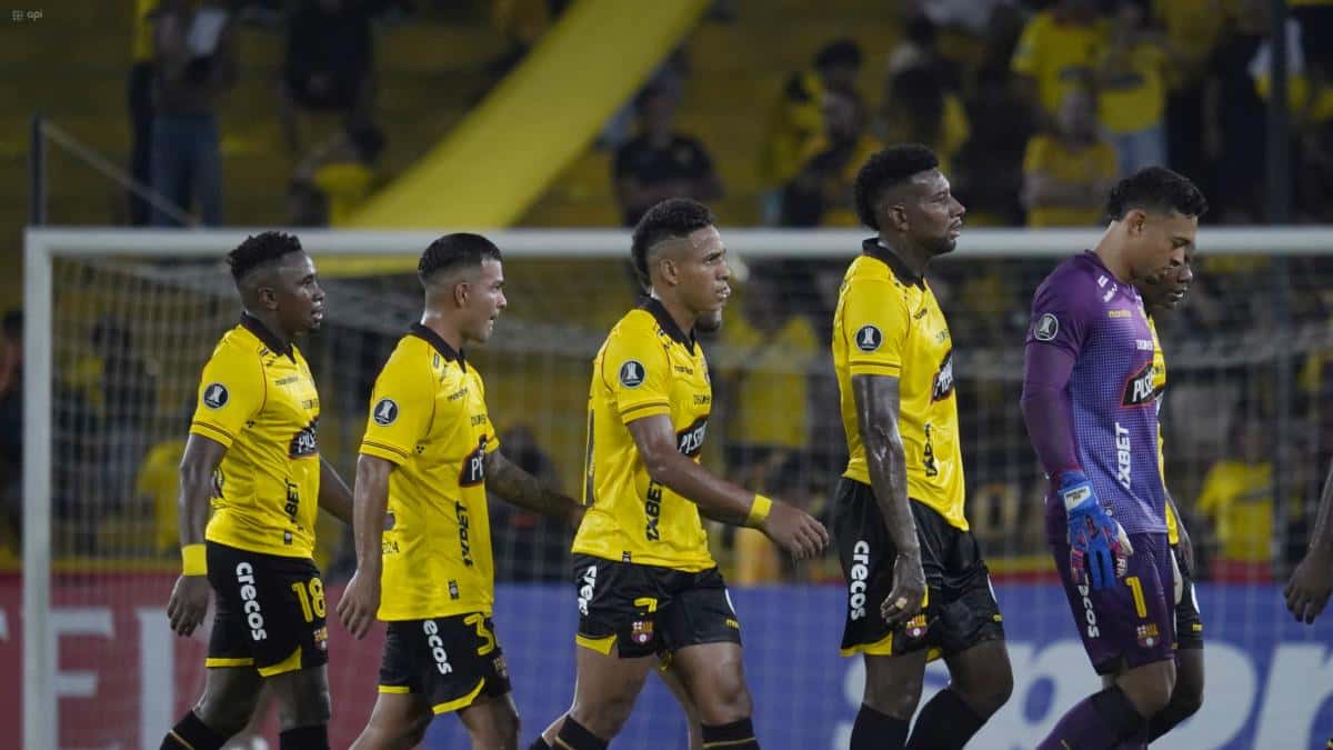 Barcelona SC cae 2-1 ante Universidad Católica y el enojo de la hinchada estalla en Banco Pichincha