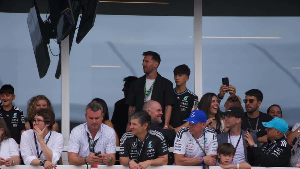 Lionel Messi asiste al Gran Premio de Miami, saluda a Franco Colapinto y se sube a un Fórmula 1