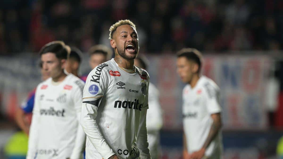 Santos inicia investigación interna tras el altercado entre Neymar y Robinho Junior