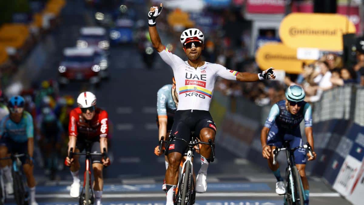Jhonatan Narváez se impone al sprint y gana la Etapa 4 del Giro de Italia