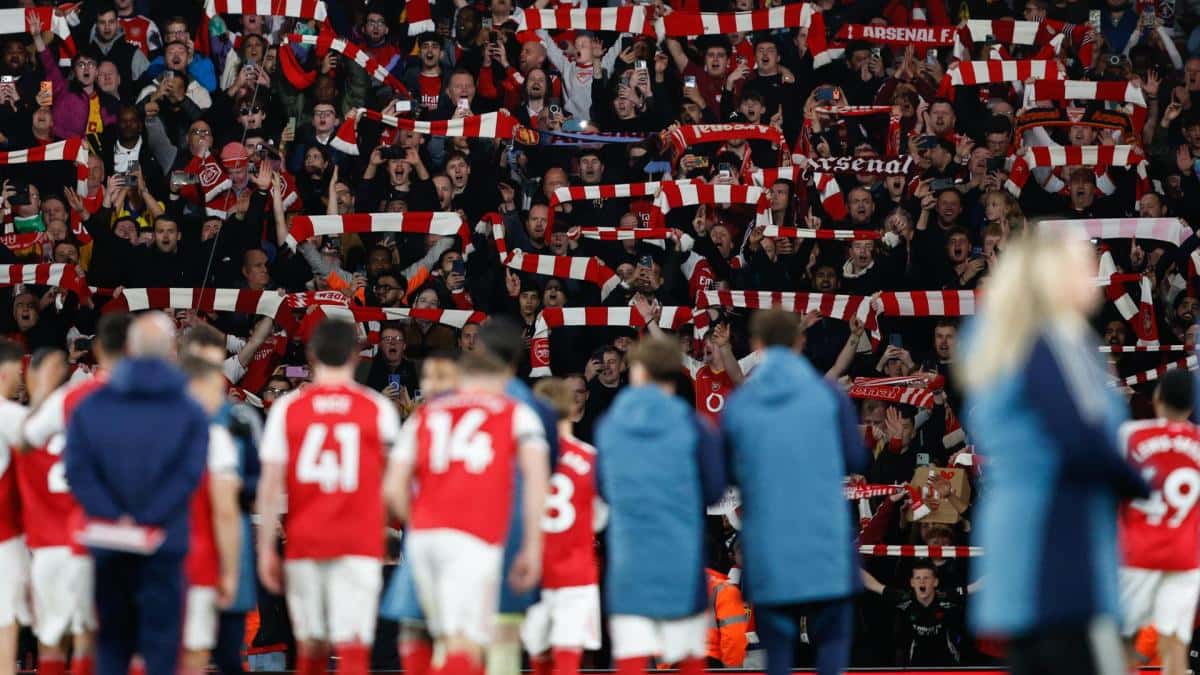 Arsenal FC y Meta firman una alianza global para integrar WhatsApp y Facebook en sus redes