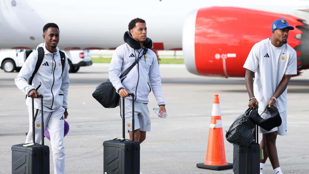 Curazao aterrizó en Estados Unidos para el Mundial 2026 con un llamativo baile de Leandro Bacuna