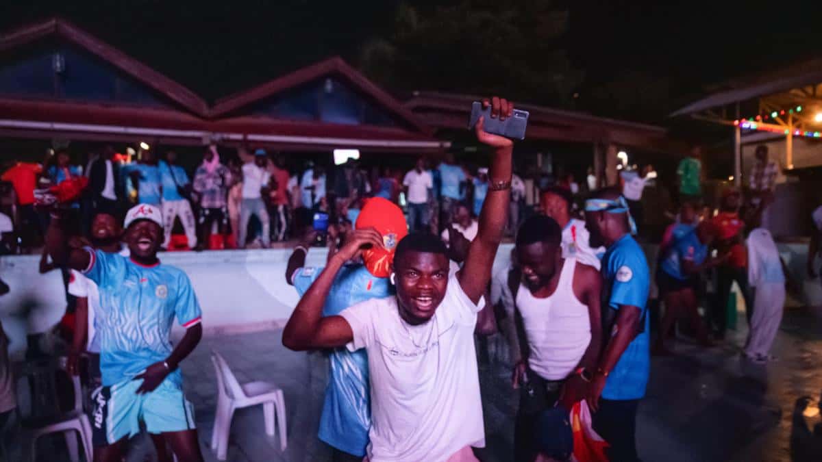 Aficionados de RD Congo celebran el Mundial en Bunia pese a la epidemia de ébola
