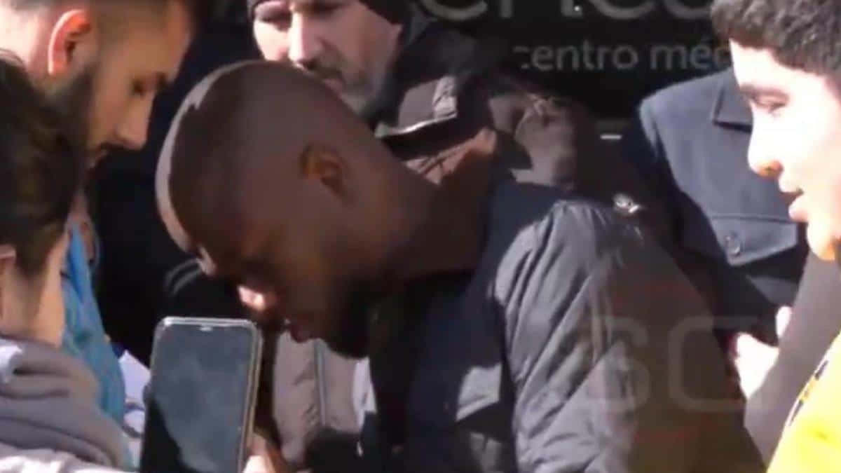 Hinchas de Boca Juniors buscan que Enner Valencia les firme el brazo para tatuarse su rúbrica