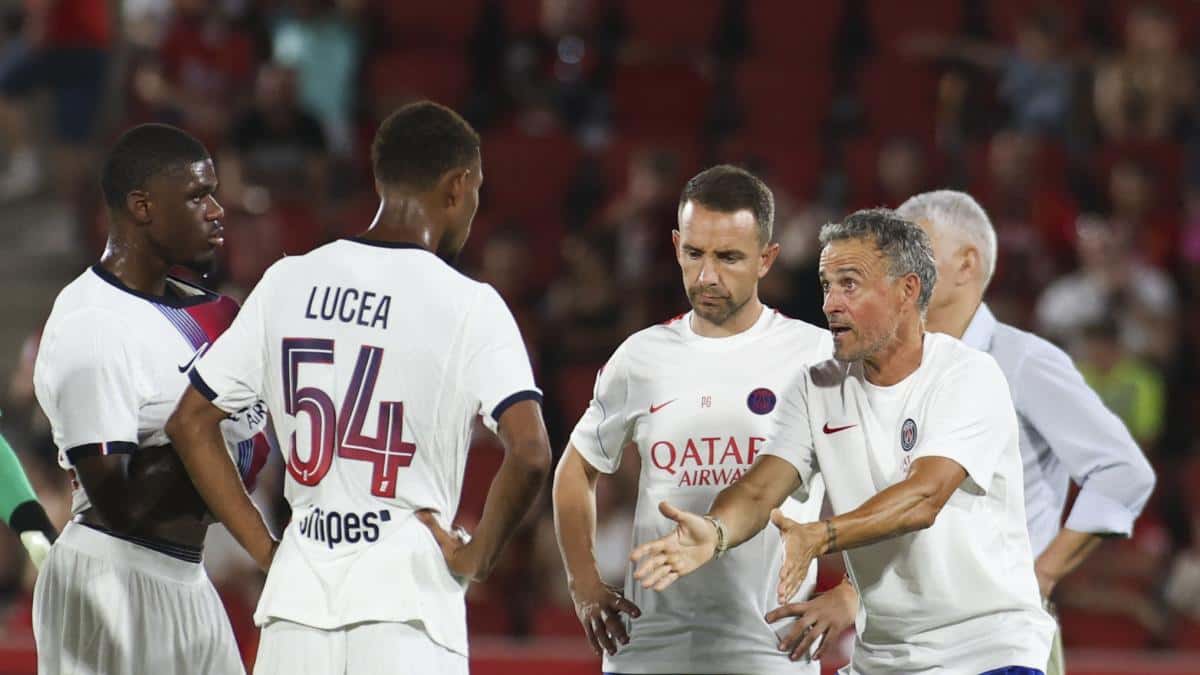 Willian Pacho sería titular del PSG ante Aston Villa en la Supercopa de Europa