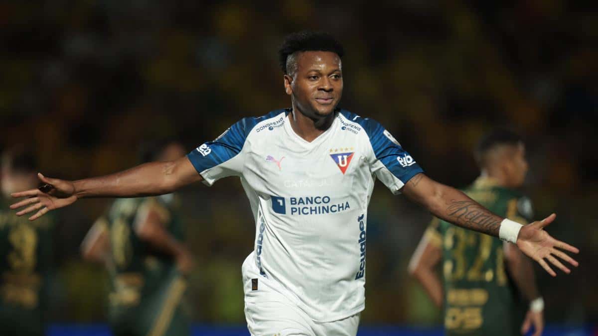 Conmebol premia a Michael Estrada y Keny Arroyo con el Equipo de la Semana en la Copa Libertadores