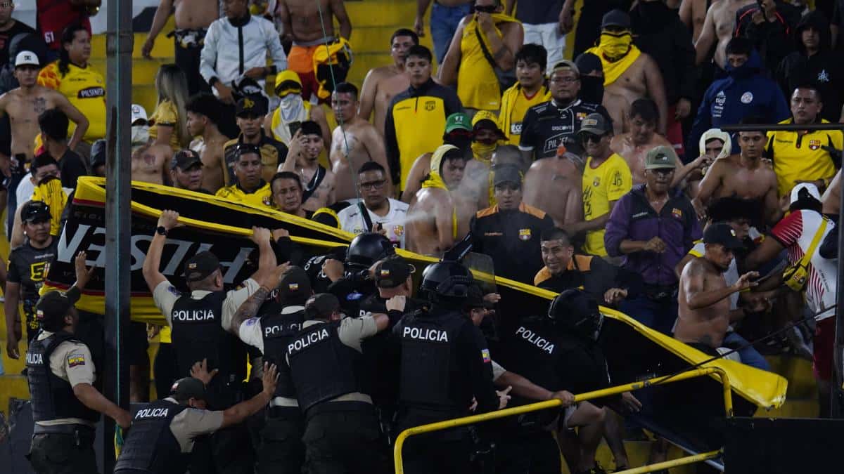 Seguridad en el fútbol ecuatoriano: hasta 250 guardias privados y costos que pueden llegar a USD 20.000 por partido