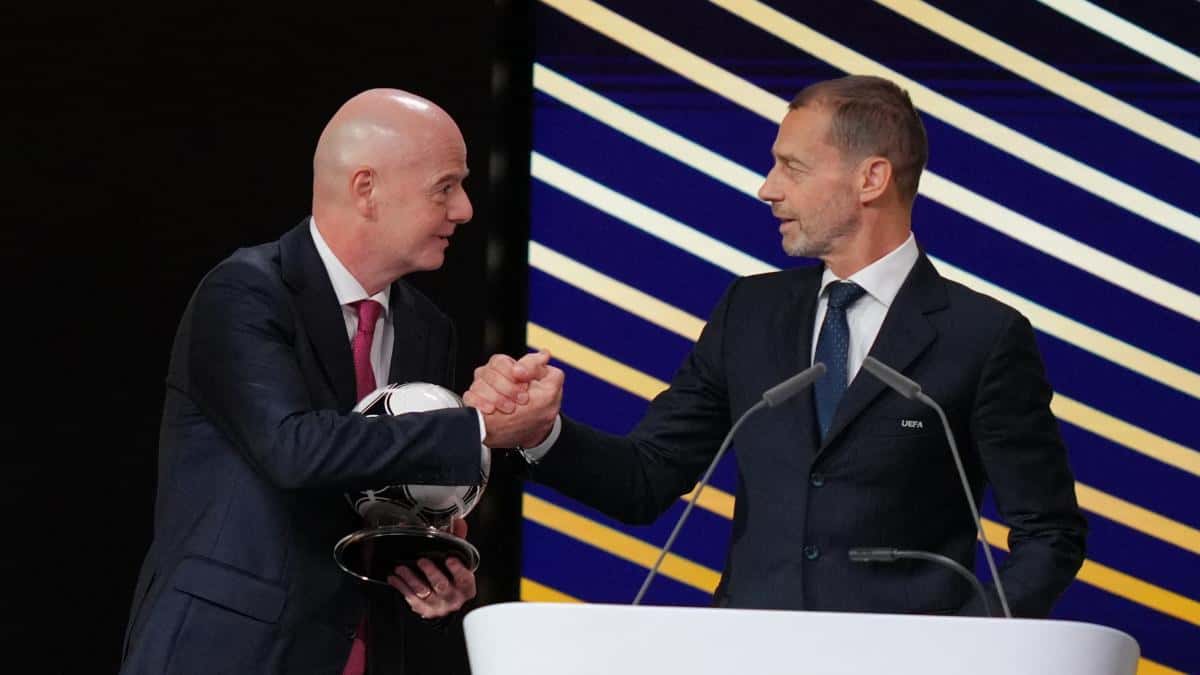 FIFA acusa a UEFA de impulsar una “campaña de desprestigio” contra Infantino
