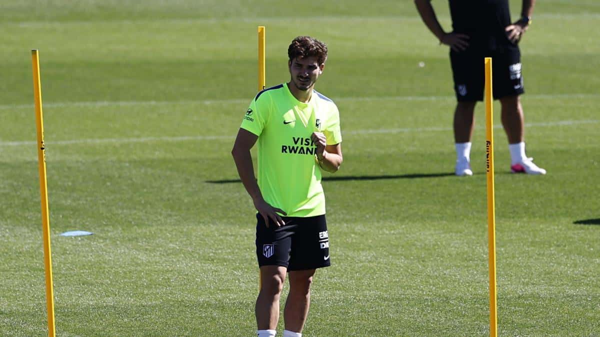 Julián Álvarez regresa al grupo en el Atlético de Madrid tras su indisposición