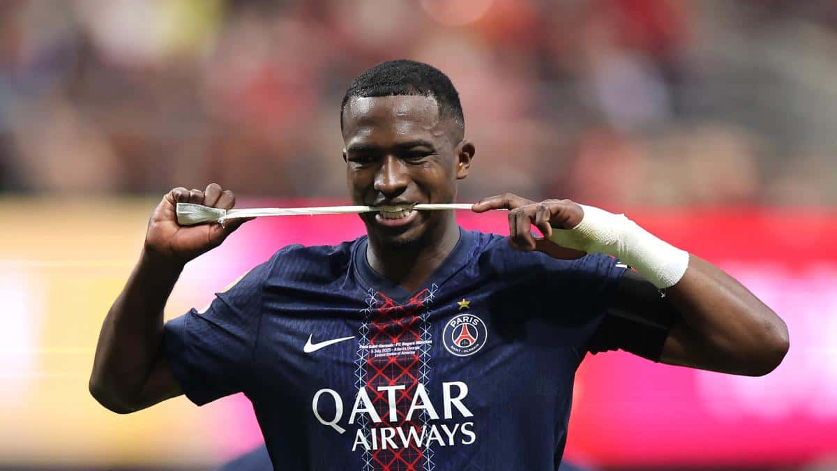 Willian Pacho amplía su contrato con el PSG hasta 2031 y consolida su continuidad en el proyecto de Luis Enrique