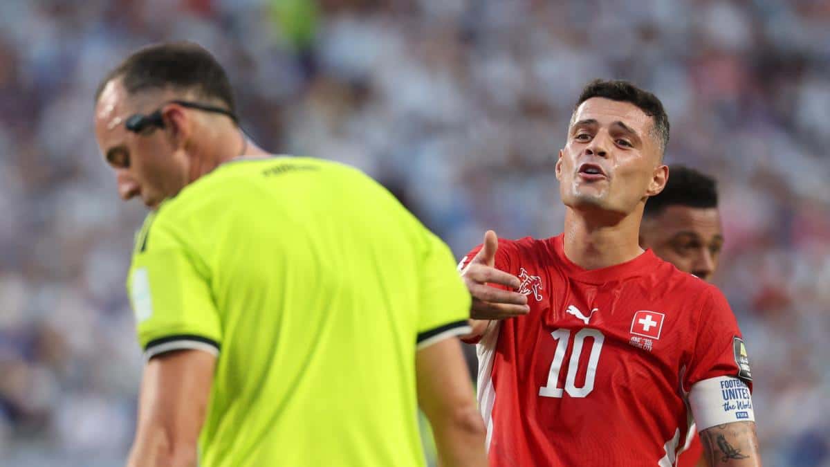 La selección suiza separa temporalmente a Granit Xhaka tras admitir la falsificación de un certificado de Covid-19
