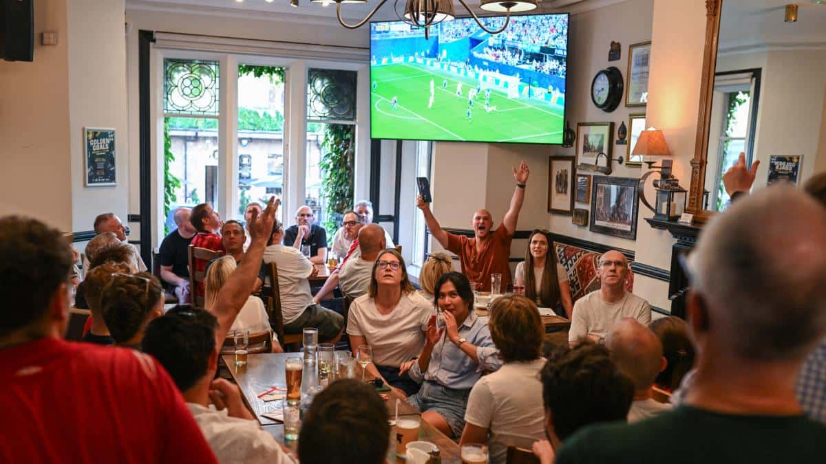 El Mundial mostró miles de anuncios de apuestas, alcohol y comida no saludable en países donde su promoción es ilegal