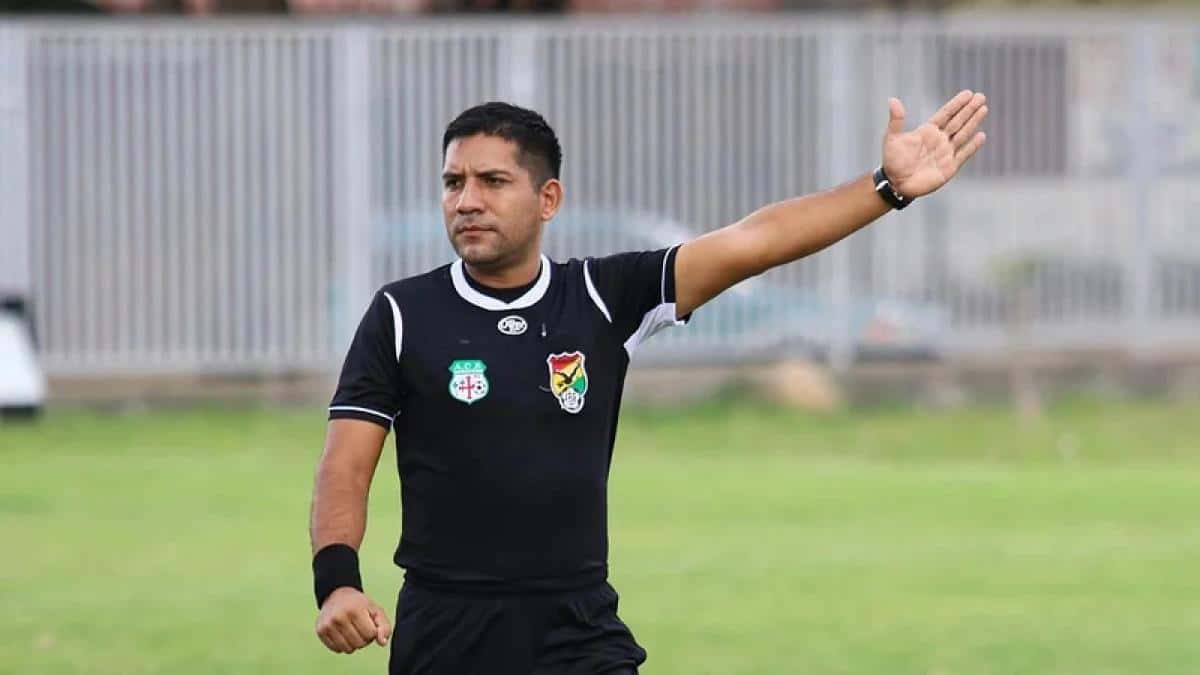 Carlos Arteaga queda suspendido en Bolivia tras sancionar un penal inexistente en la Copa Simón Bolívar