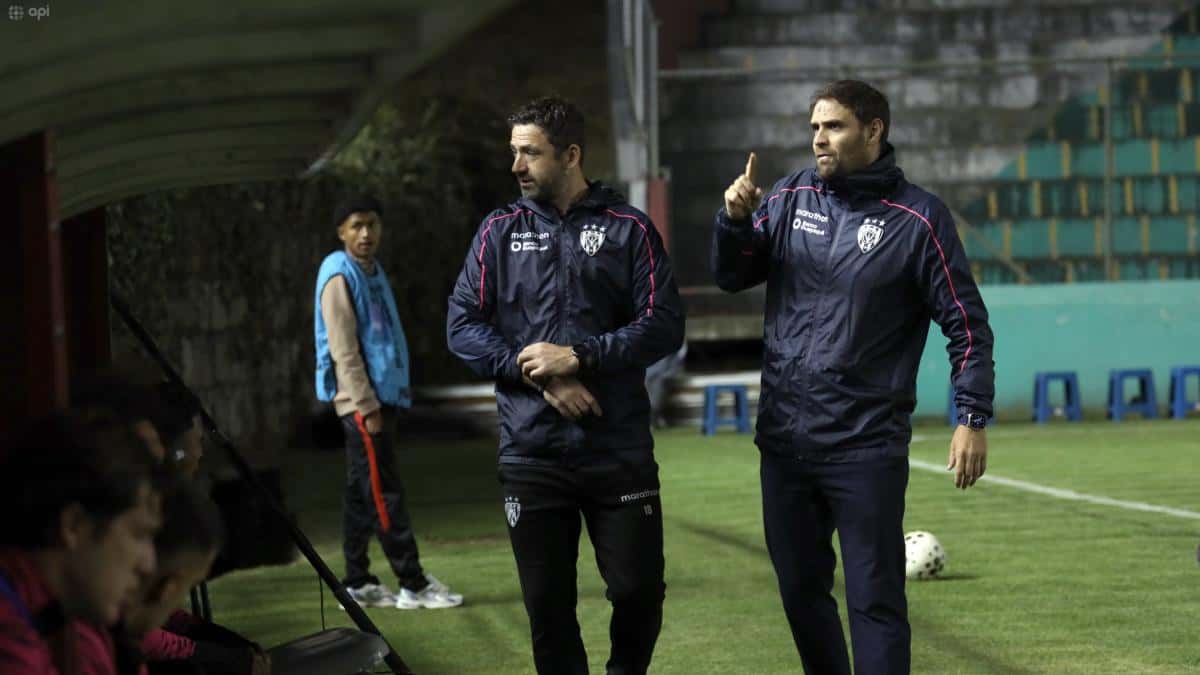Joaquín Papa fue expulsado en Copa Ecuador por sus palabras hacia Augusto Aragón