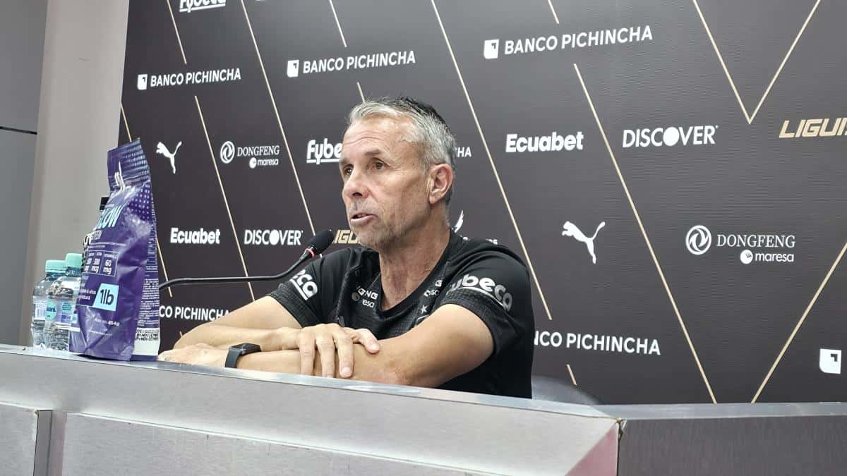 Gustavo Álvarez responde a rumores y reafirma su continuidad en Liga de Quito