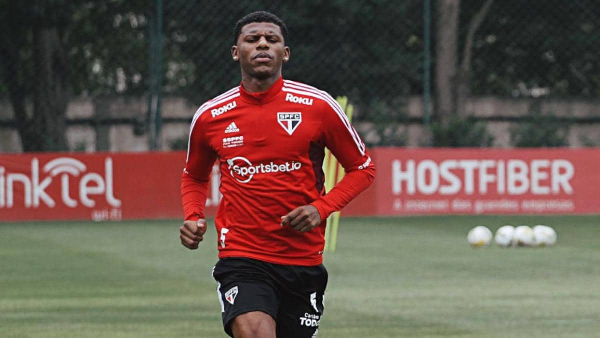 Roger Machado confirmó la salida de Robert Arboleda del Sao Paulo