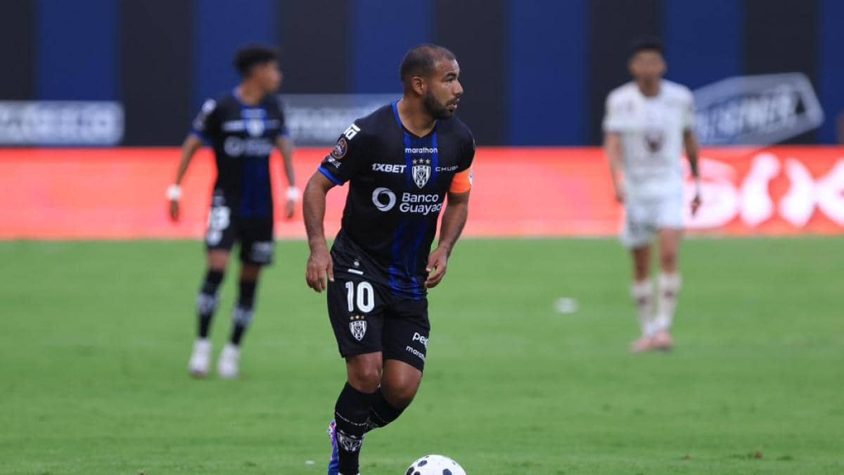 Junior Sornoza pide disculpas tras su expulsión ante Rosario Central en la Copa Libertadores