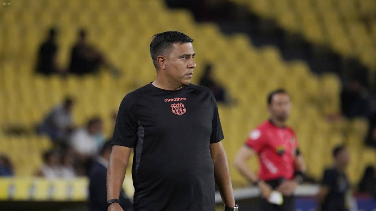César Farías: “Hay una guerra interna que nos está golpeando” tras el 1-1 de Barcelona SC ante Manta