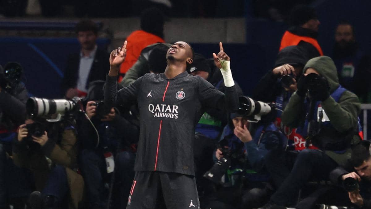 Willian Pacho integra el 11 ideal de la Ligue 1 2025-2026