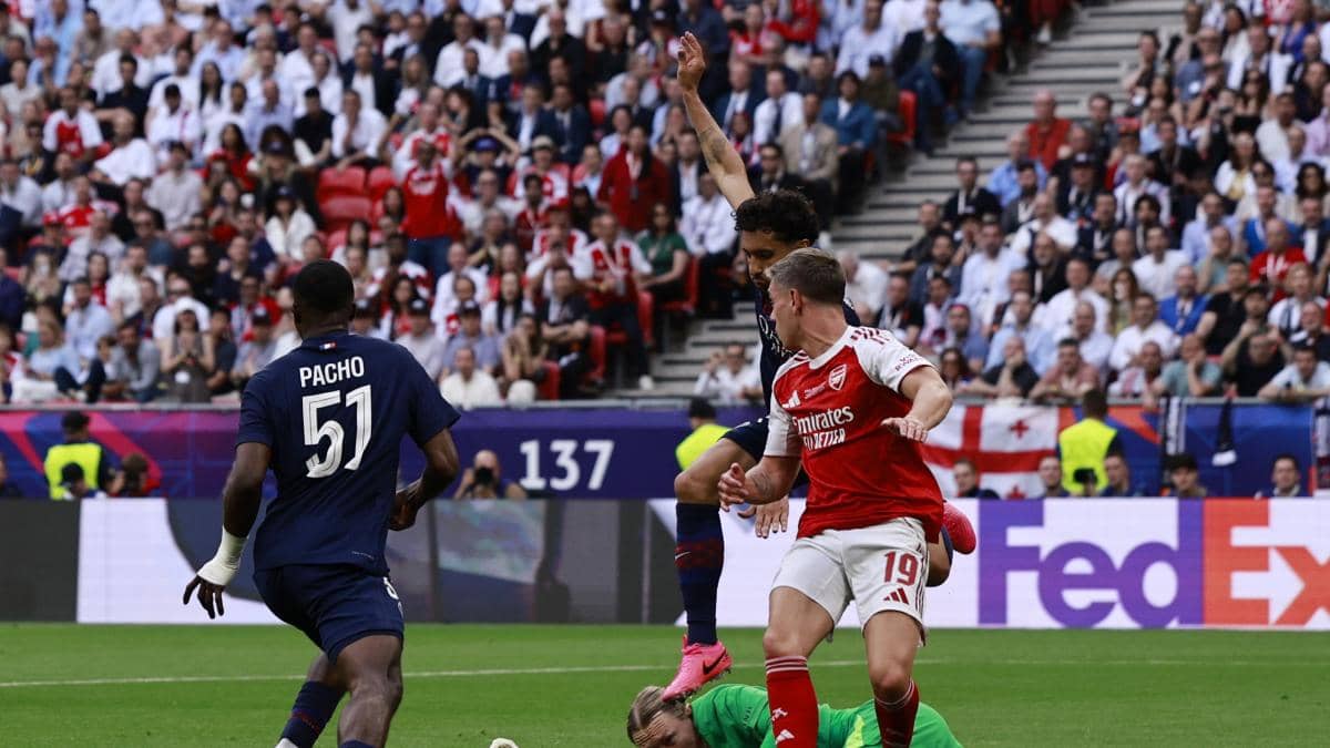Willian Pacho suma su segundo título de UEFA Champions League con el PSG tras vencer al Arsenal en penales
