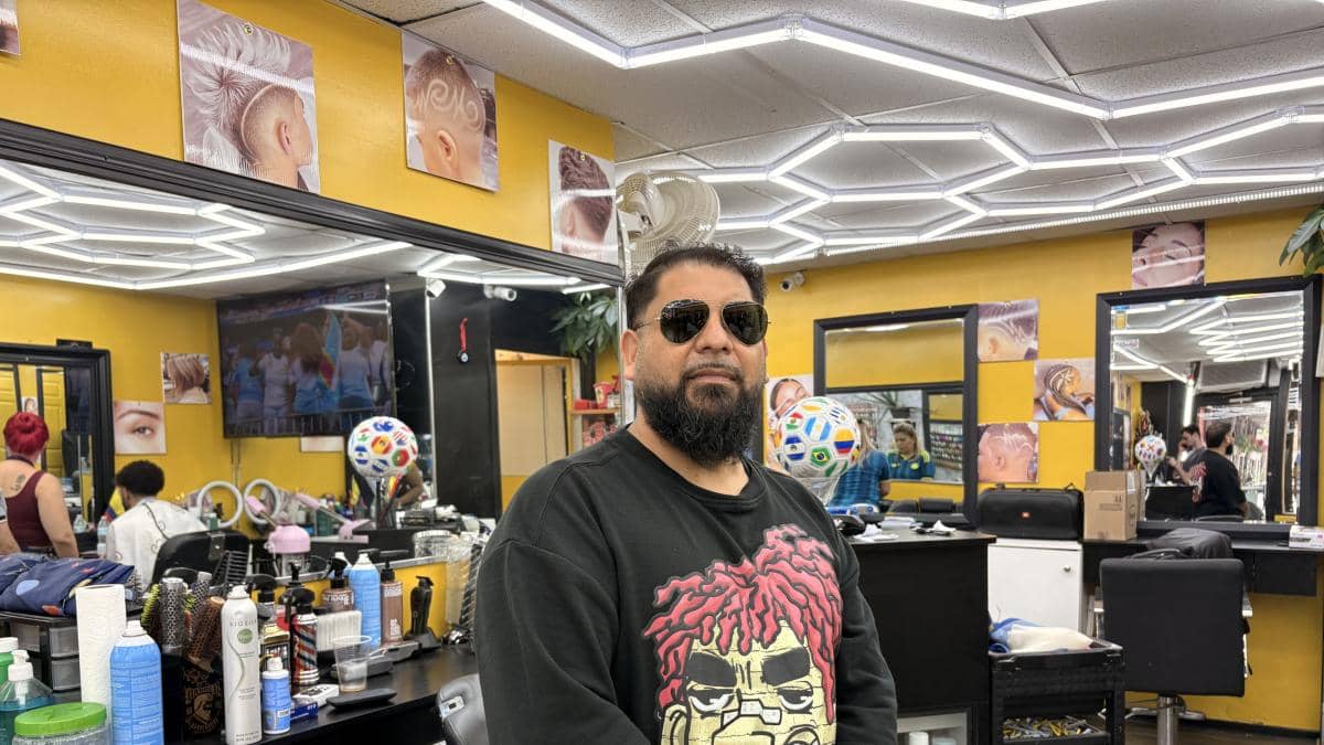 Raúl Toledo: del viaje con USD 1 y la calle en Nueva York a seis barberías y una caída de más de USD 1 millón por la pandemia