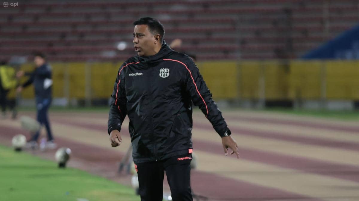 César Farías finaliza su etapa en Barcelona SC con 47% de rendimiento