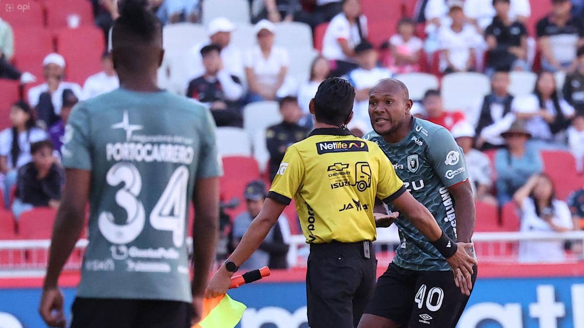 Juan Luis Anangonó, expulsado ante Liga de Quito: “Hay árbitros que no se les puede hablar”