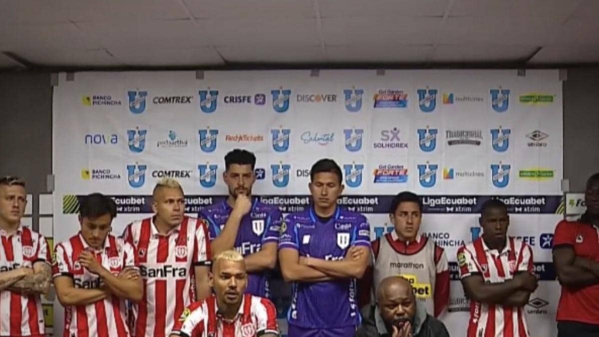 Técnico Universitario respaldó a Bernardo Redín tras el 5-0 ante Universidad Católica