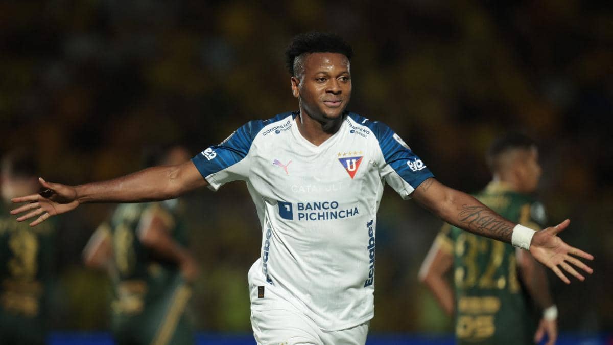 Conmebol premia a Michael Estrada y Keny Arroyo con el Equipo de la Semana en la Copa Libertadores