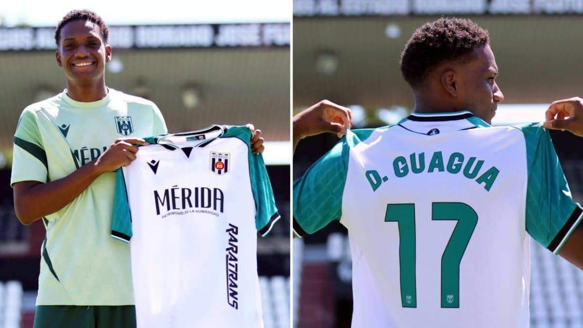 Darwin Guagua fue presentado por el AD Mérida tras su cesión desde el Brentford