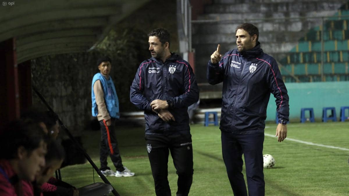 Joaquín Papa fue expulsado en Copa Ecuador por sus palabras hacia Augusto Aragón