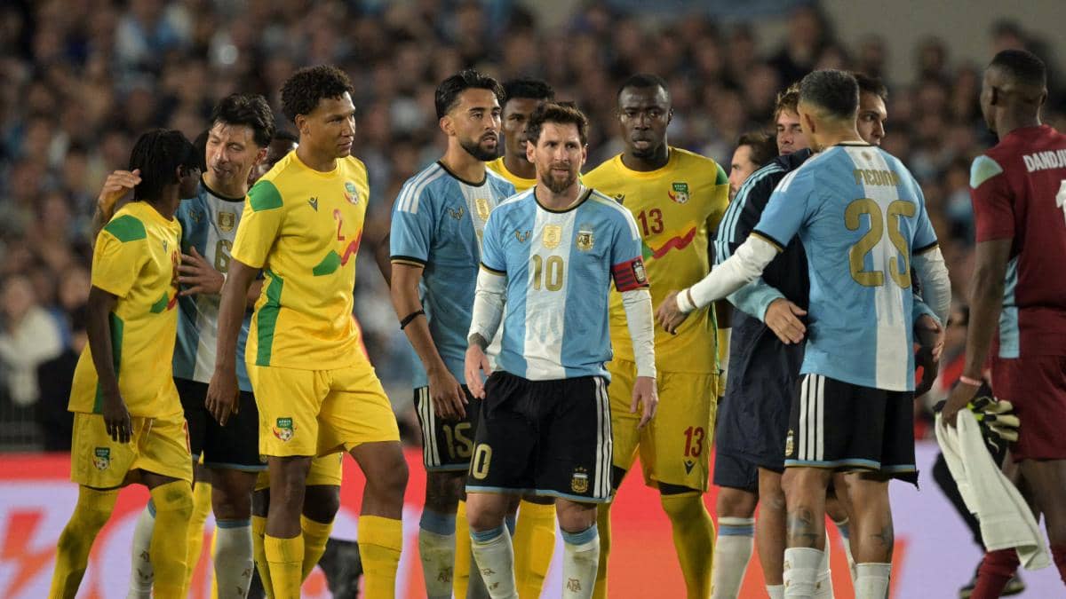 Rohr lamentó que Benín no pudiera intercambiar camisetas tras el adiós de Messi