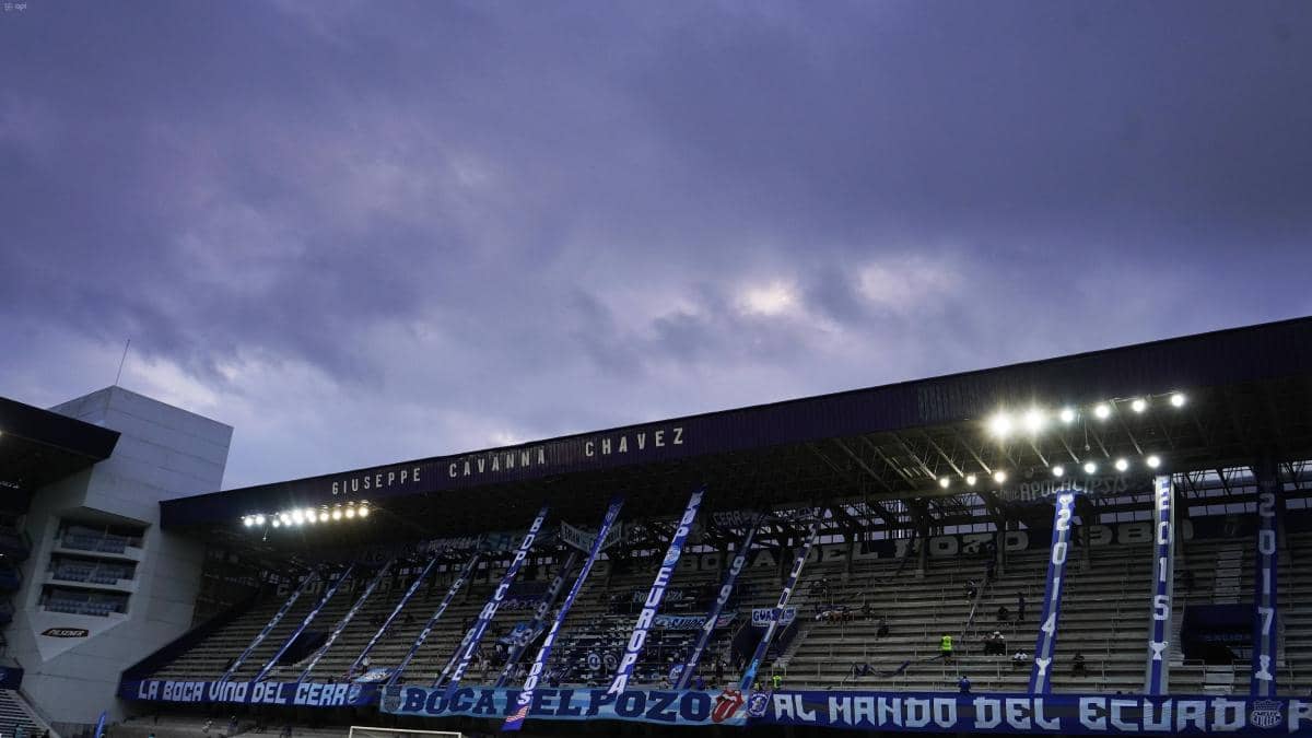 Incendio en el estadio Christian Benítez y sanciones históricas: la serie de incidentes en torno a la hinchada de Emelec en 2026