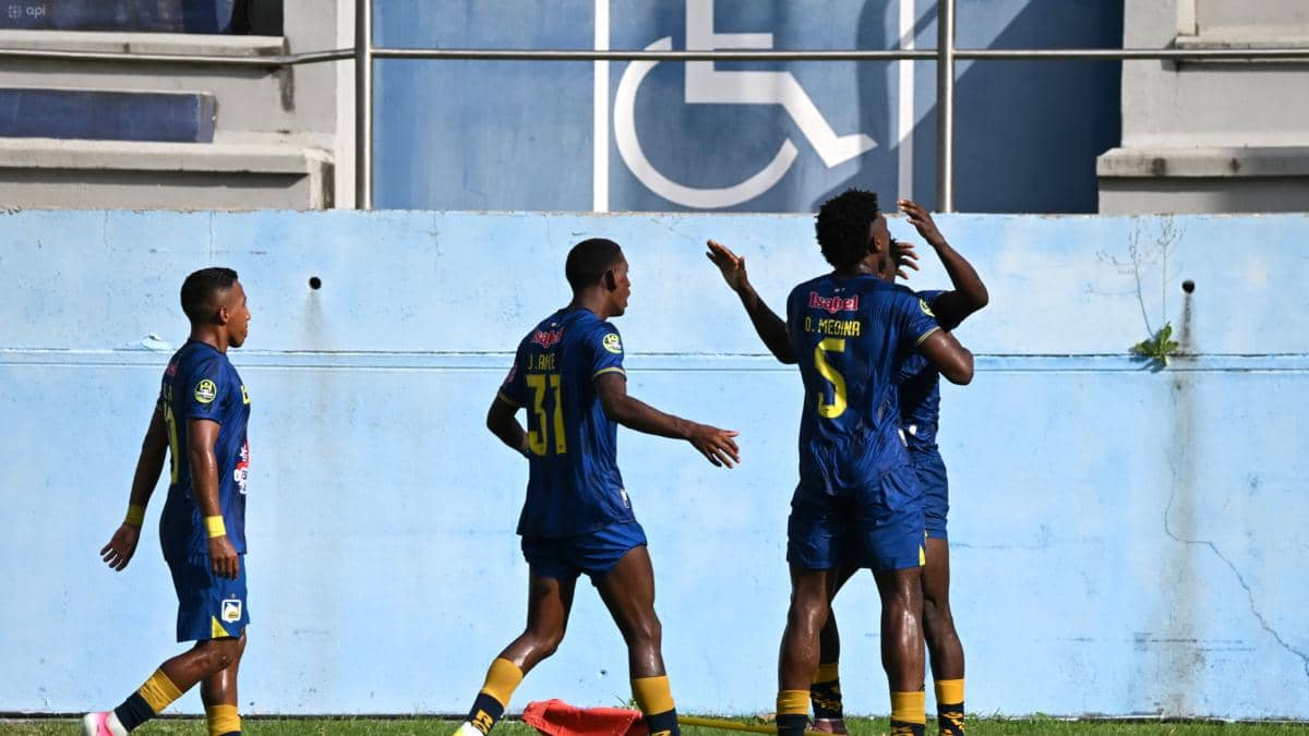Delfín SC recibe a Manta FC en la Fecha 3 del hexagonal del descenso de la LigaPro 2026