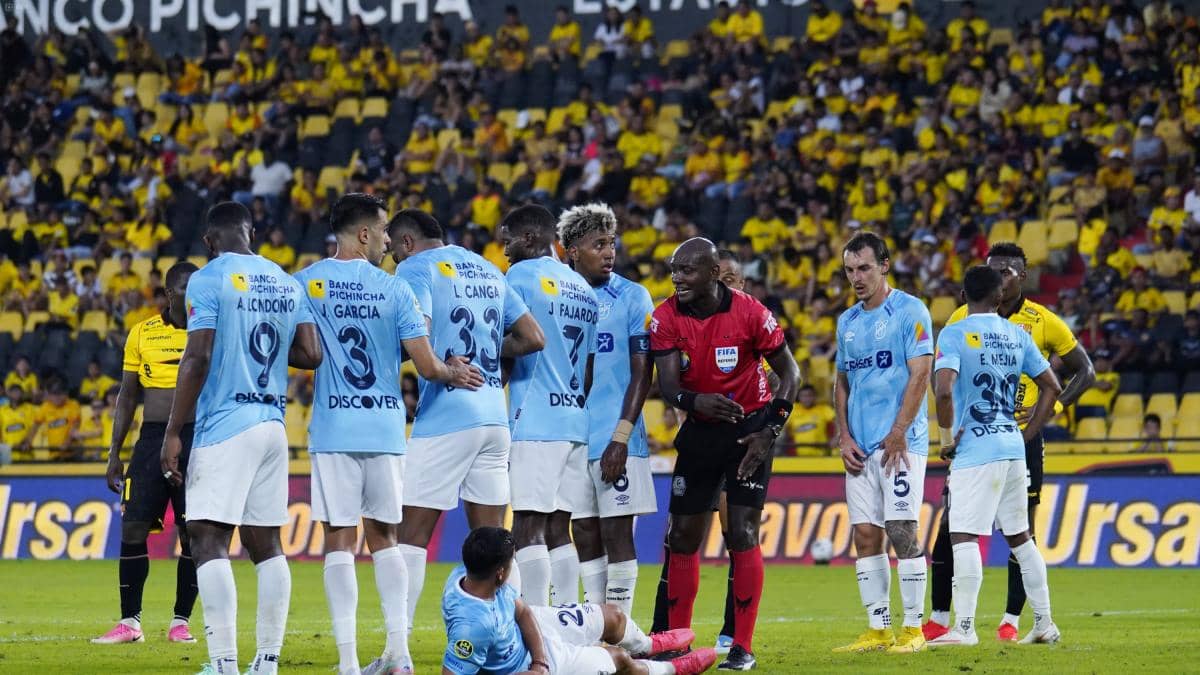 VAR y árbitro Augusto Aragón marcaron el duelo entre Barcelona SC y Universidad Católica, que terminó 1-1
