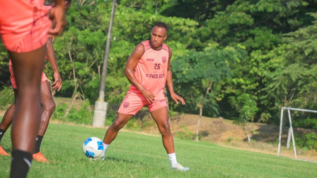 FEF sanciona a John Michel Perlaza por agredir a un juez de línea en el Ascenso Nacional
