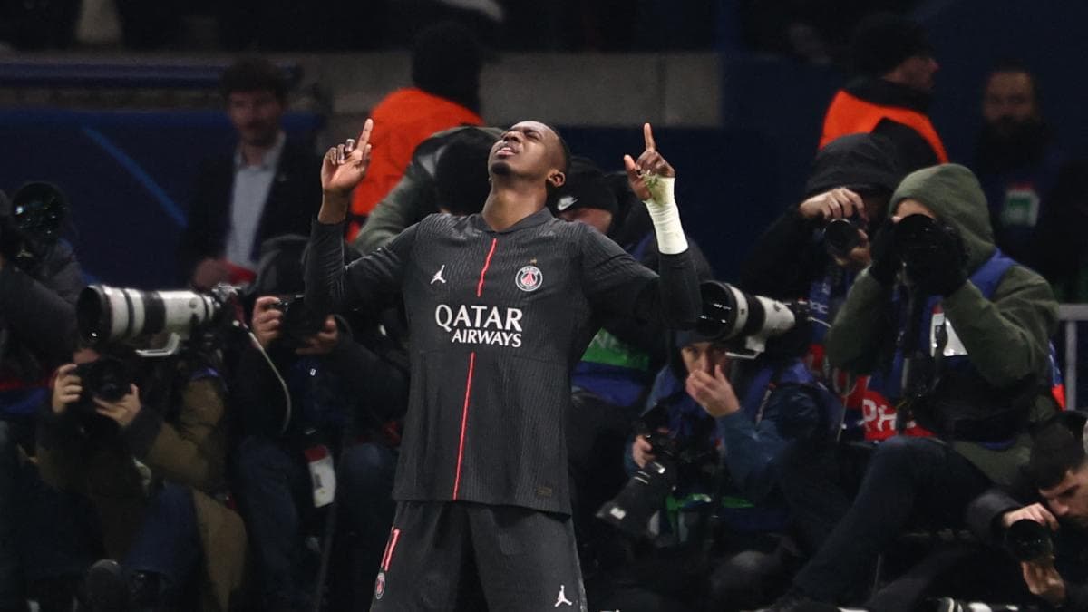 Willian Pacho integra el 11 ideal de la Ligue 1 2025-2026