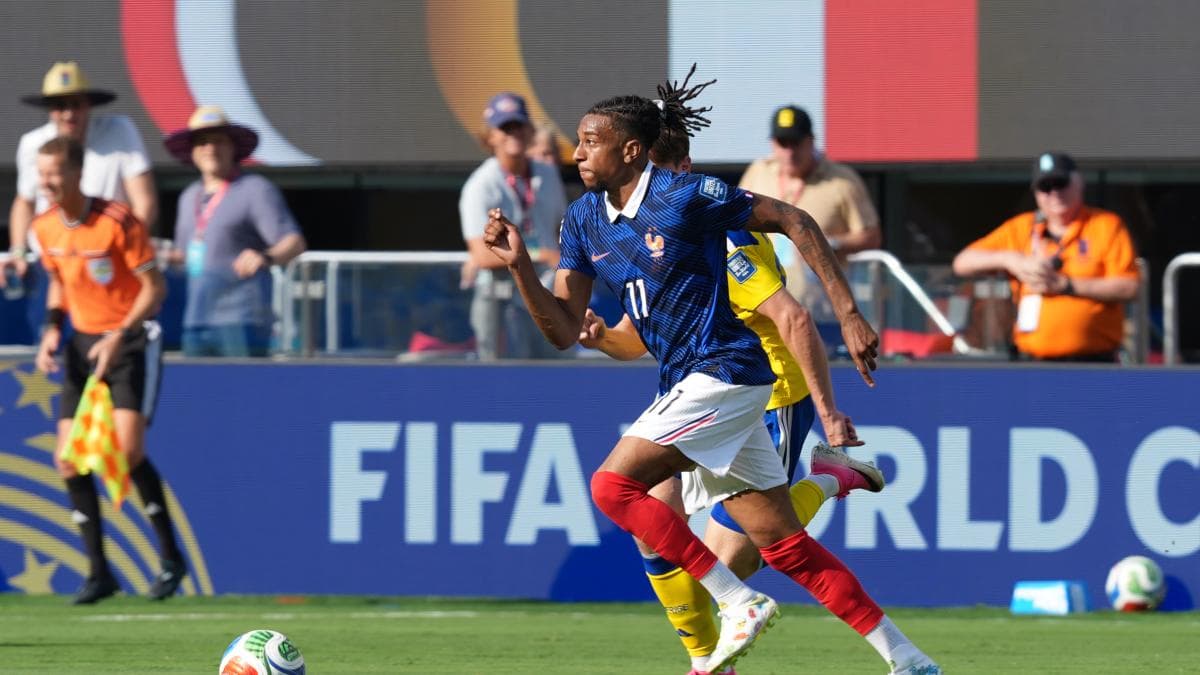 Francia solicita a la FIFA anular la amarilla de Michael Olise tras el cruce con Paraguay