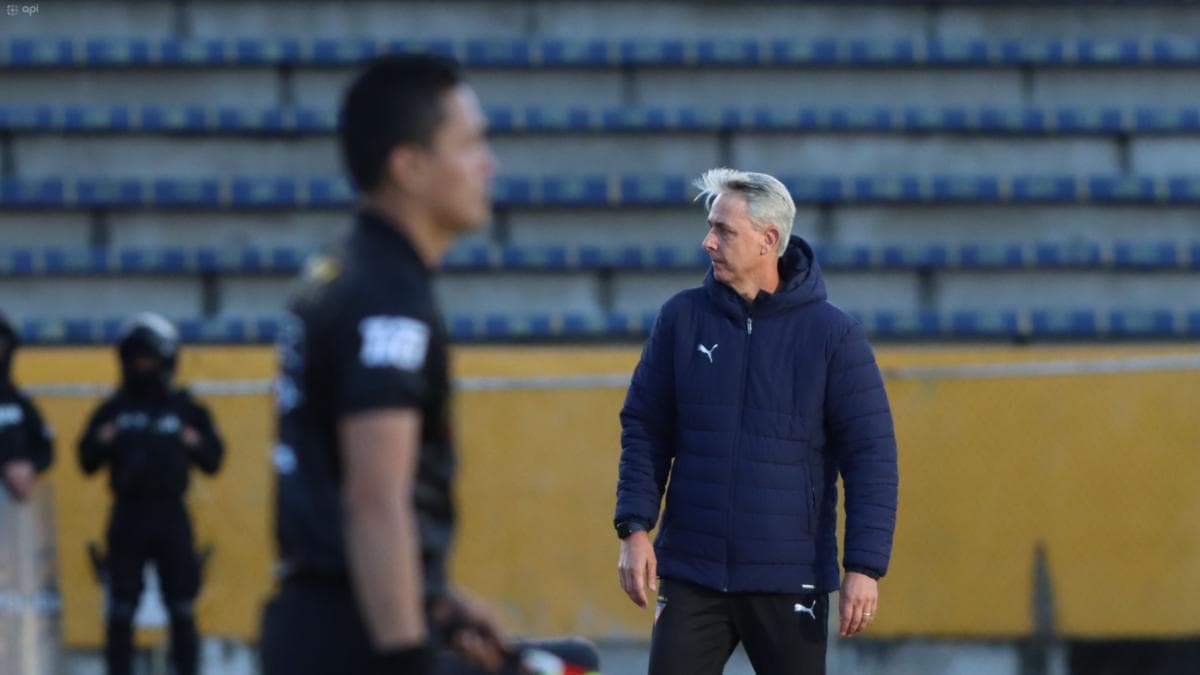 Liga de Quito confirma la salida de Tiago Nunes como director técnico