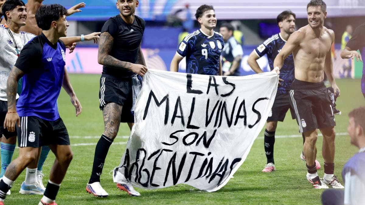 Reino Unido solicita a la FIFA investigar la pancarta de Malvinas mostrada por jugadores argentinos