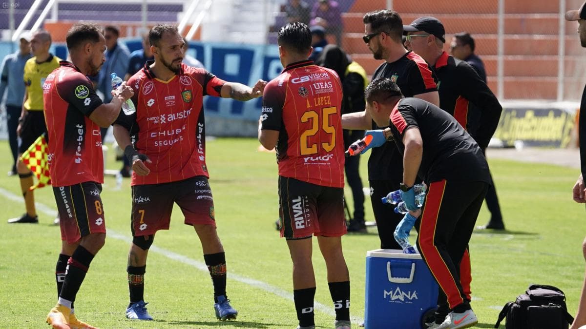 Deportivo Cuenca y Emelec se enfrentan por la Fecha 22 de la LigaPro en el Alejandro Serrano Aguilar