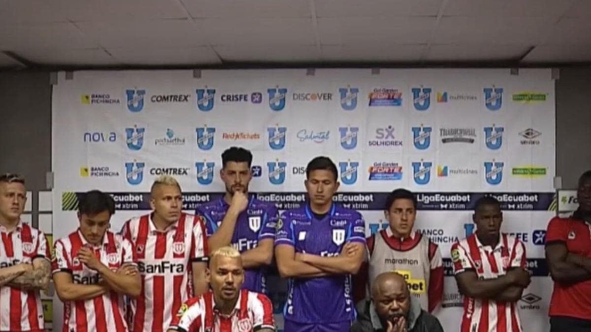 Técnico Universitario respaldó a Bernardo Redín tras el 5-0 ante Universidad Católica