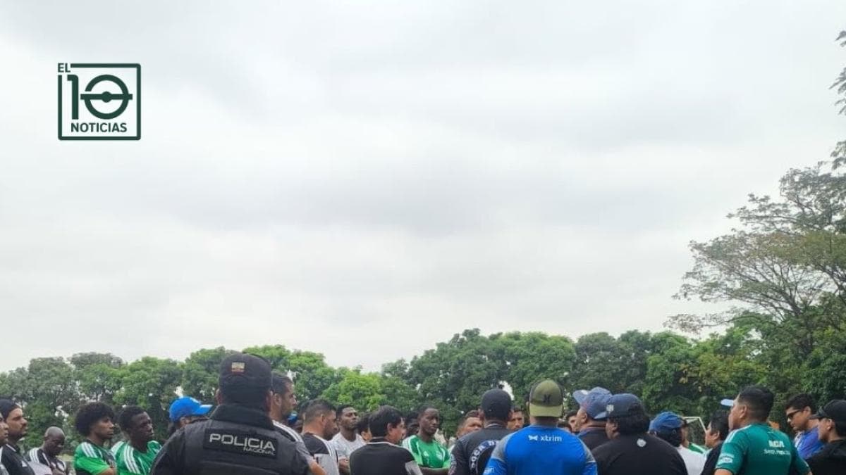 Aficionados de Emelec interrumpen el entrenamiento en Los Samanes para pedir una reacción