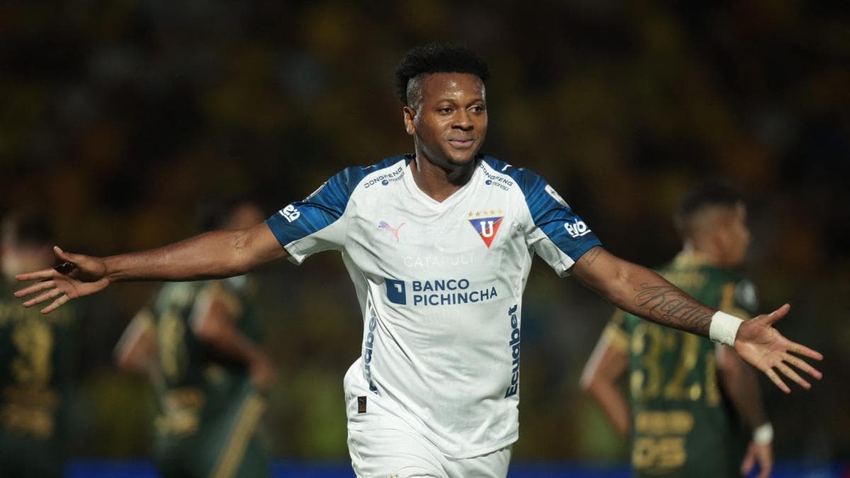 Conmebol premia a Michael Estrada y Keny Arroyo con el Equipo de la Semana en la Copa Libertadores