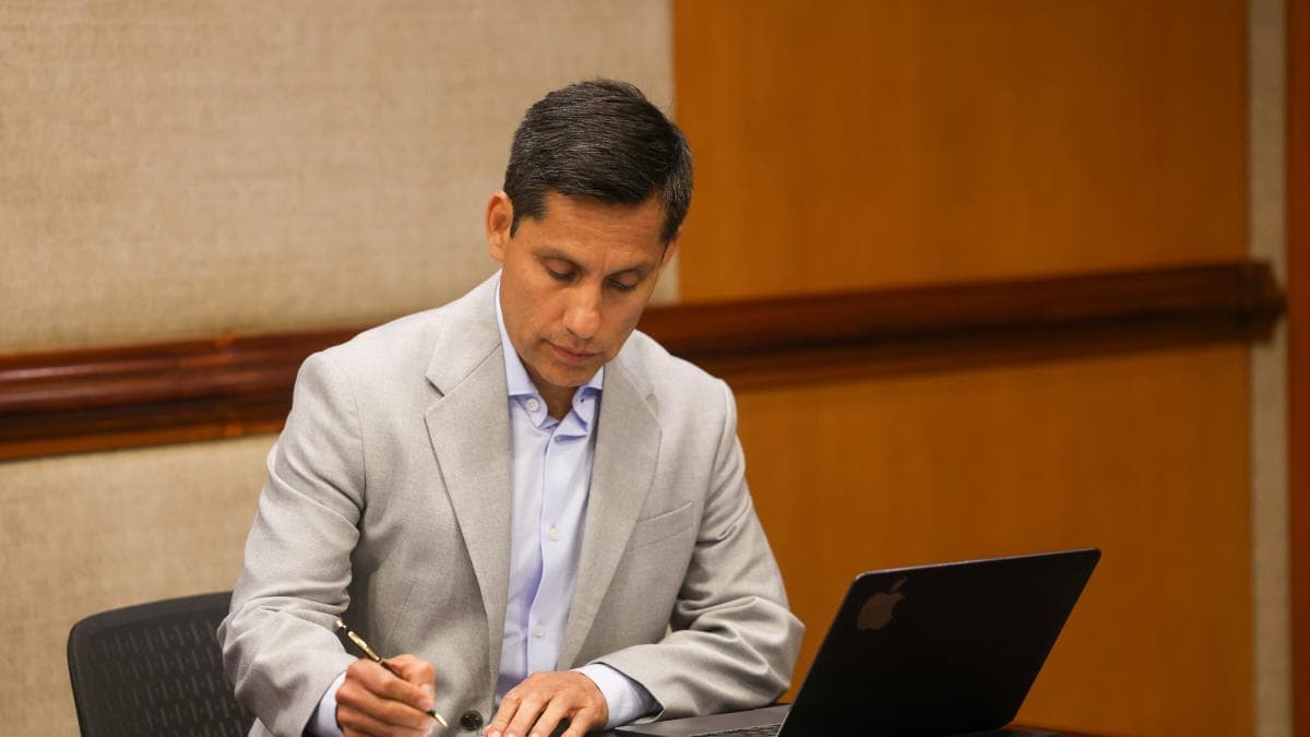 Jefferson Pérez asume el COE con el objetivo de estabilizar el deporte ecuatoriano y recortar intervenciones